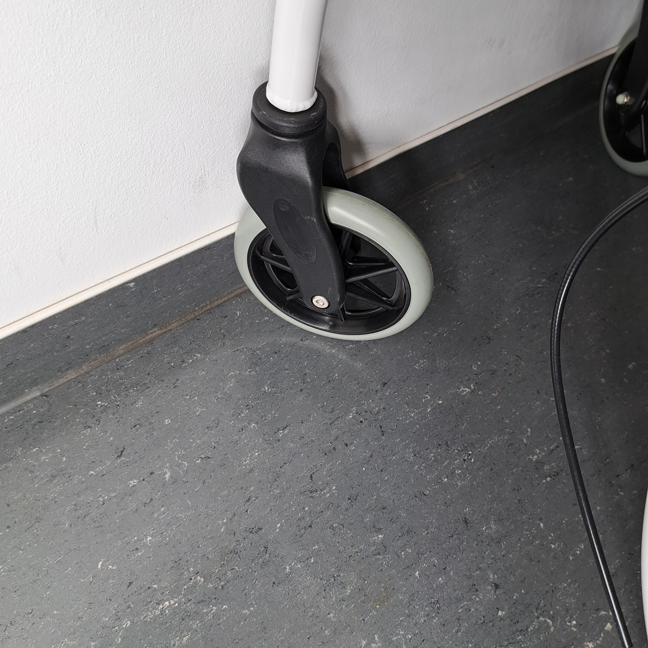 Drive Medical Indoor-Rollator Roomba Weiß Gr. 57cm